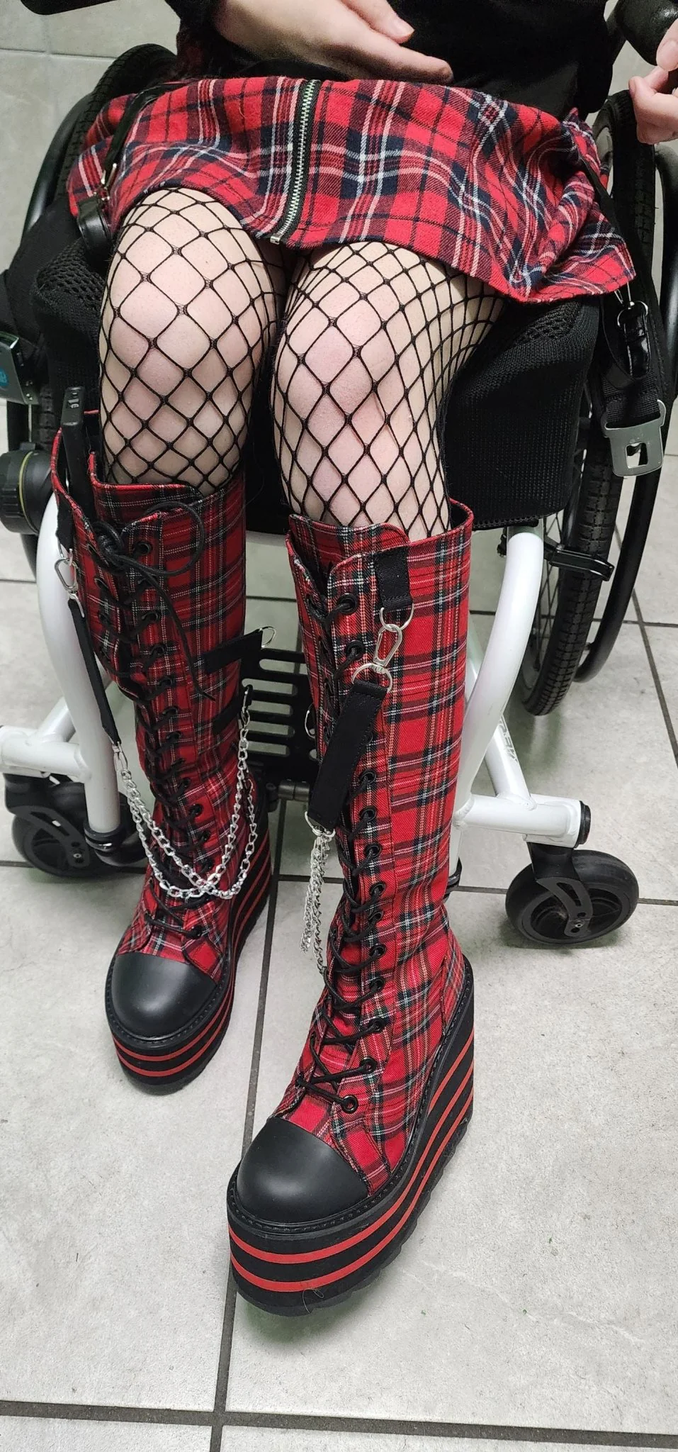 DETENTION BNDG - RED PLAID - Image 7